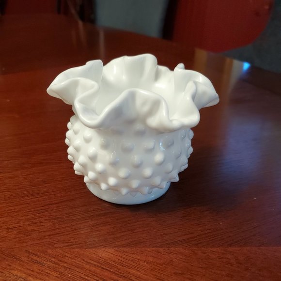 Vintage milk glass dish - Picture 1 of 2